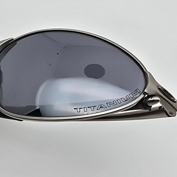 Oakley 05-807 C Wire Titanium Frame Titanium Iridium Lens Sunglasses w Flexhinge - Picture 13 of 16